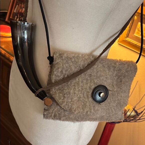 Fabric Bag with Horn Hanging - Picture 2 of 6